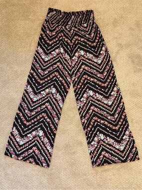 Joe B Black Wide-Leg Pants with Pink, Coral & White Floral Chevron Print